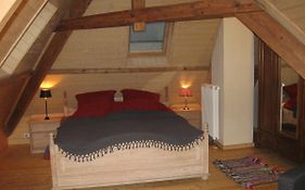 Familiensuite, zwei Zimmer, Mitbenutzung von Küche und Bad